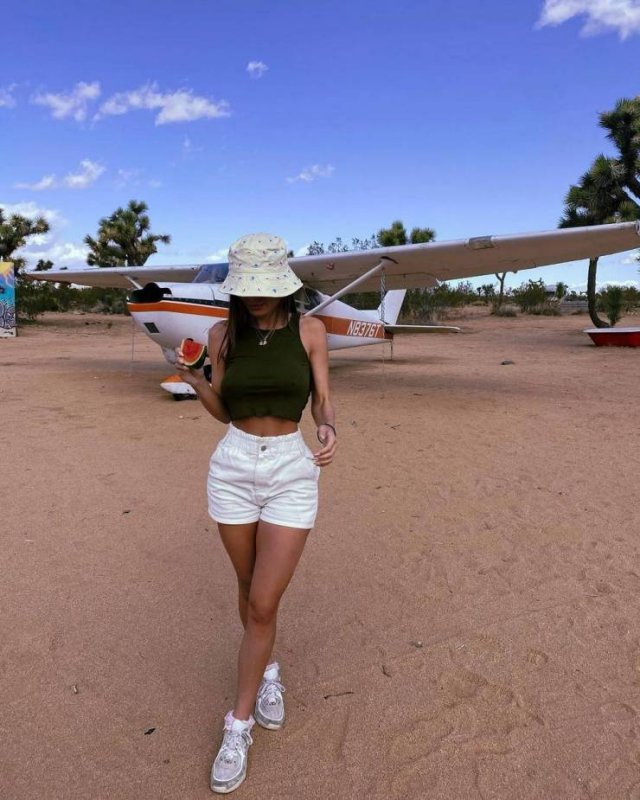 Braless Girls (47 pics)