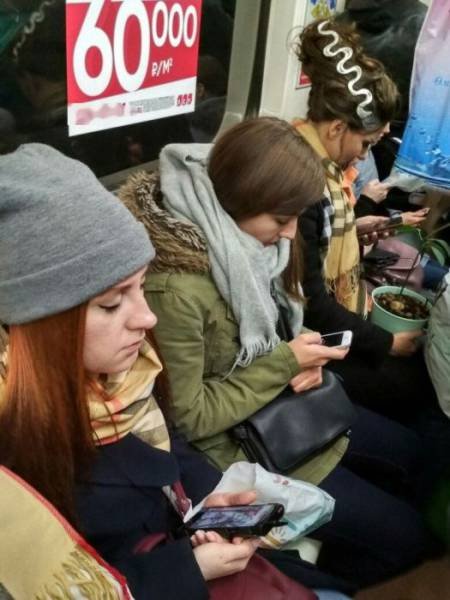 Odd People In The Subway (28 pics)