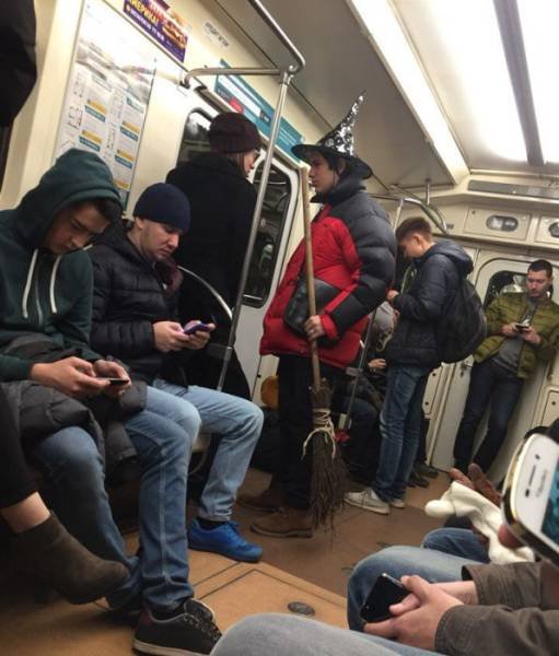 Odd People In The Subway (28 pics)