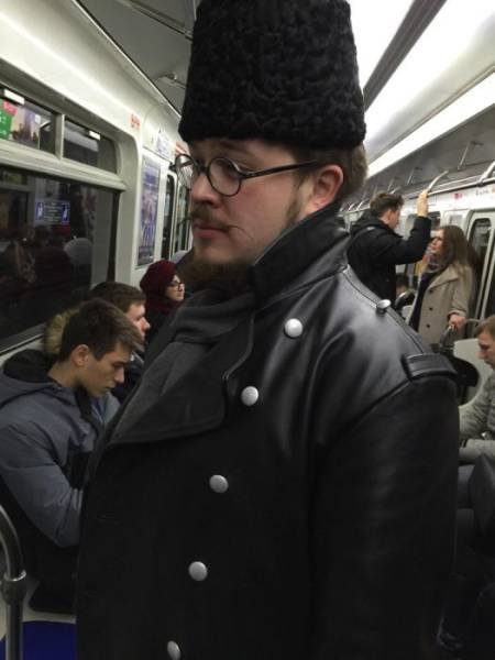 Odd People In The Subway (28 pics)