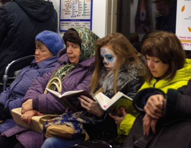 Odd People In The Subway (28 pics)