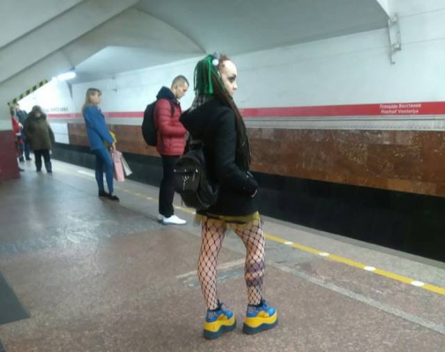 Odd People In The Subway (28 pics)