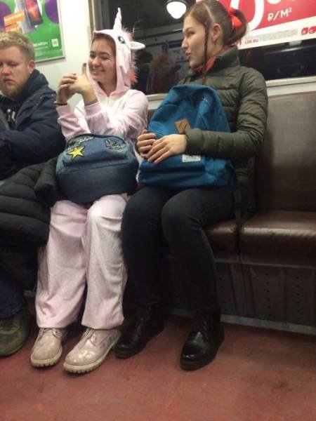 Odd People In The Subway (28 pics)