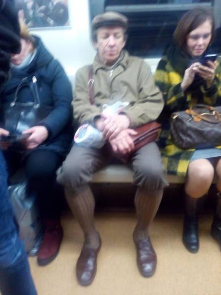 Odd People In The Subway (28 pics)