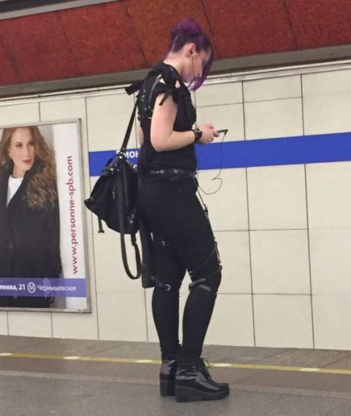 Odd People In The Subway (28 pics)