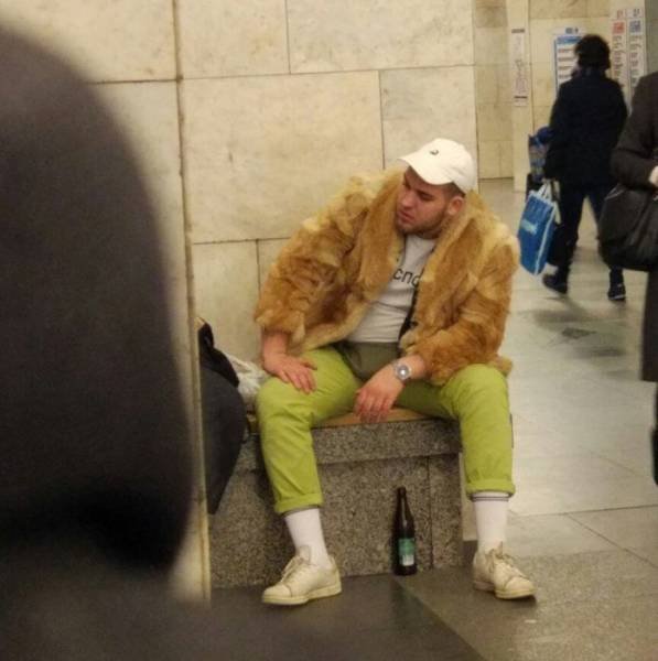 Odd People In The Subway (28 pics)