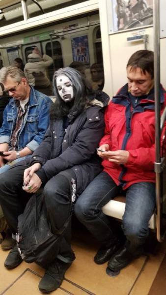 Odd People In The Subway (28 pics)