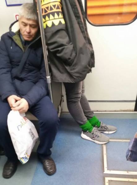 Odd People In The Subway (28 pics)