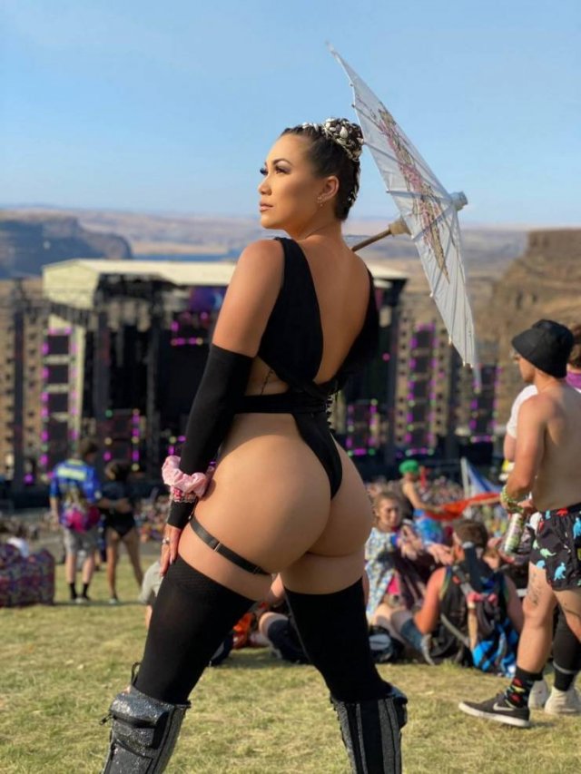 Girls At Music Festivals (35 pics)