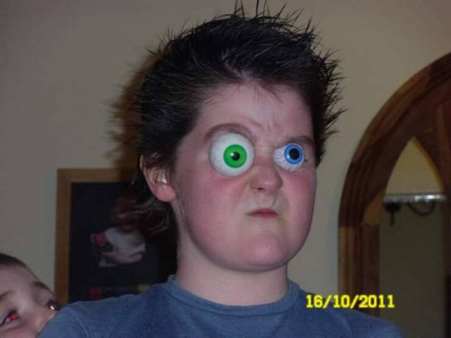 Interesting And Funny Family Photos (16 pics)