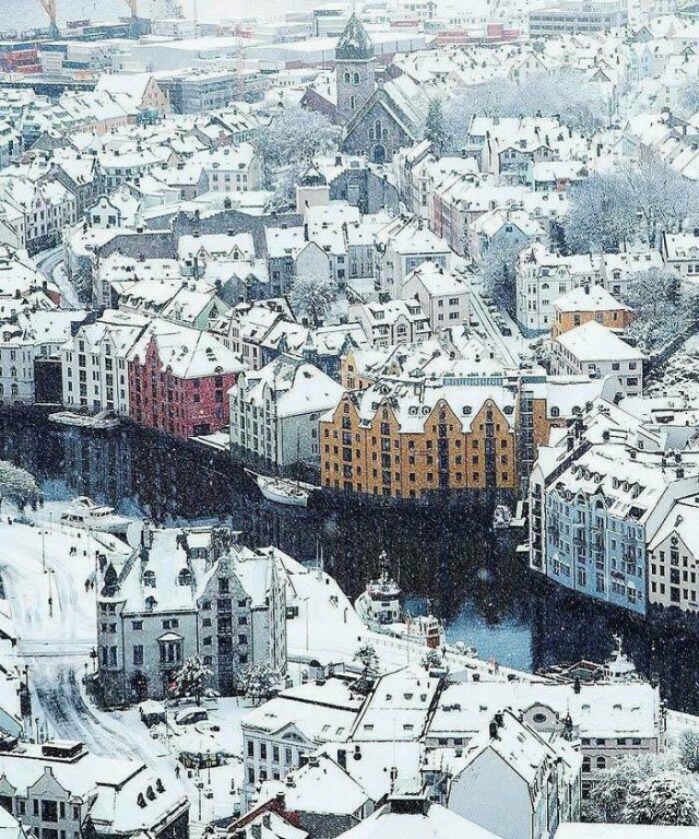 A Little Bit About Norway (44 pics)