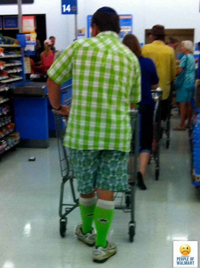Weird People In Stores (33 pics)