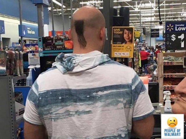 Weird People In Stores (33 pics)