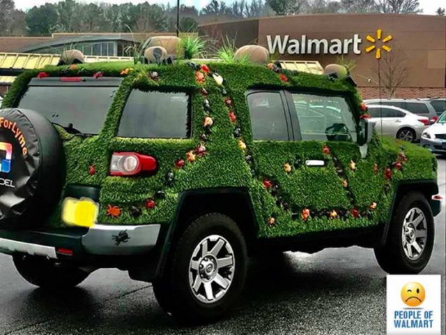 Weird People In Stores (33 pics)