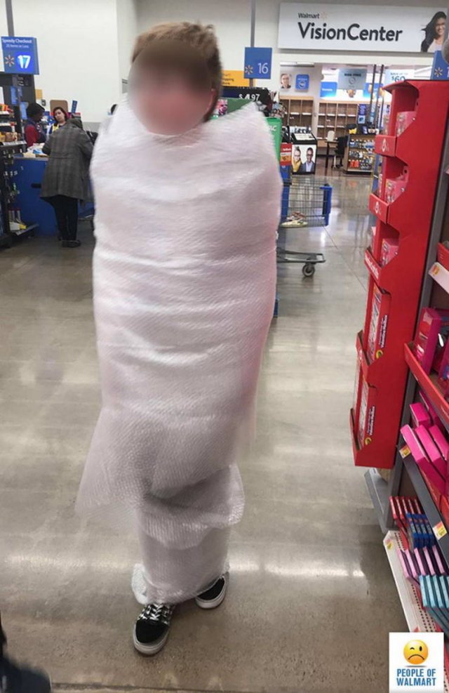 Weird People In Stores (33 pics)