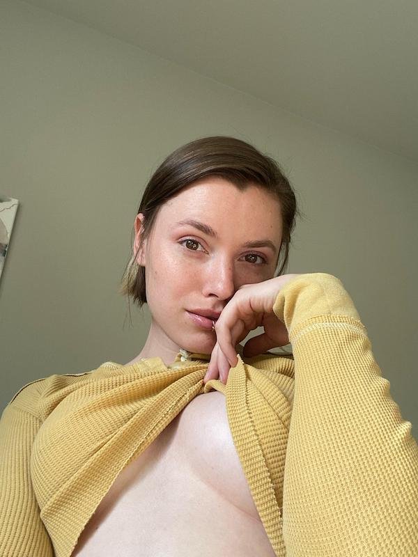 Busty Girls (34 pics)