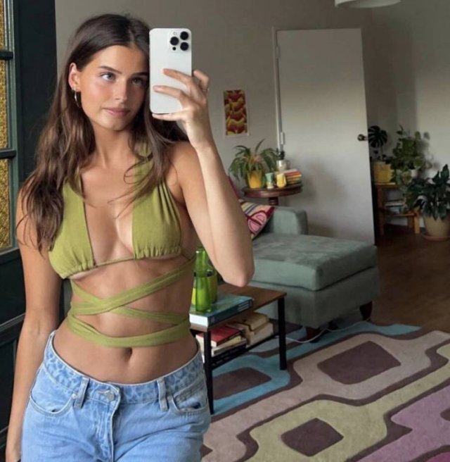 Selfie Girls (47 pics)