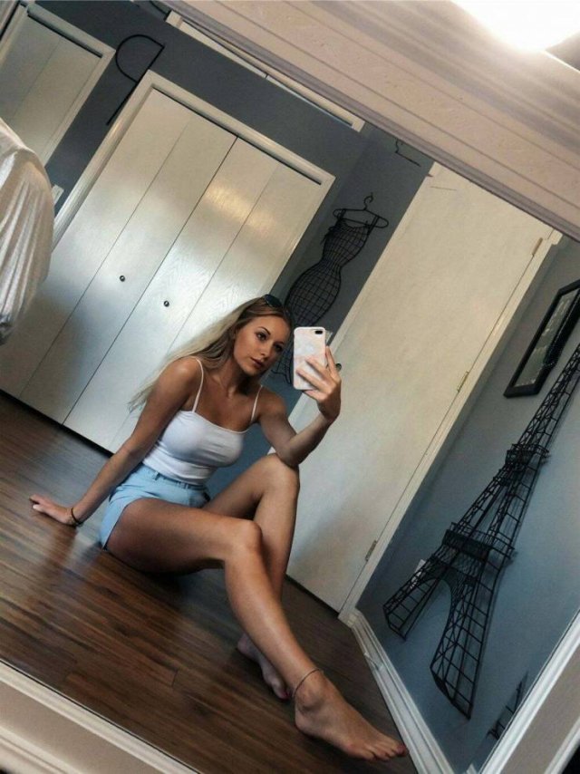 Selfie Girls (47 pics)