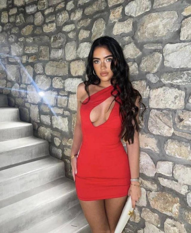 Girls In Red Dresses (63 pics)