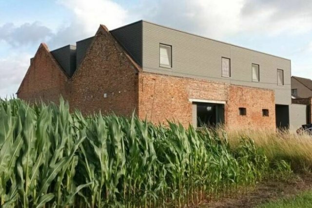Strange Belgian Architecture (25 pics)