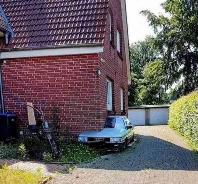 Strange Belgian Architecture (25 pics)
