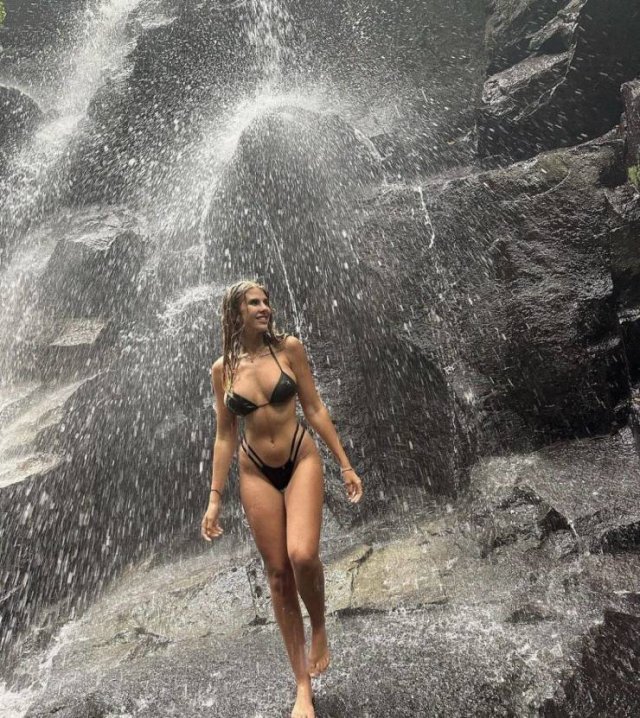Bikini Girls (56 pics)