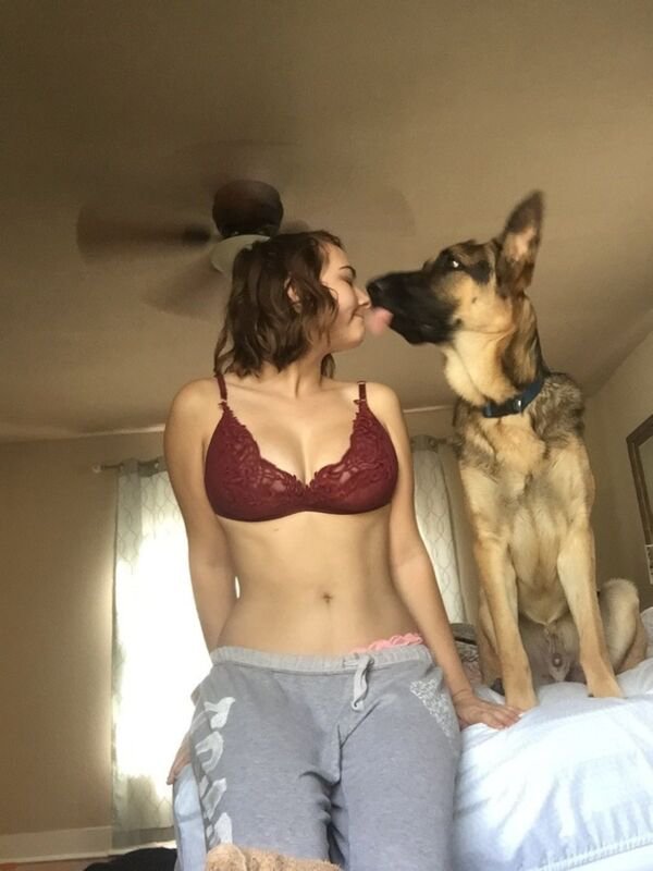 Girls With Puppies (34 pics)