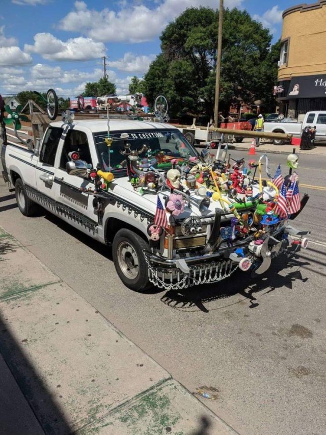 What Is Going On Here? (50 pics)
