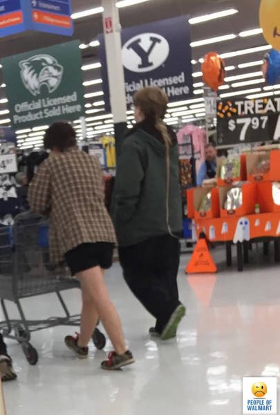 Weird People In Stores (41 pics)