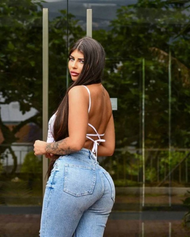 Girls In Jeans (50 pics)