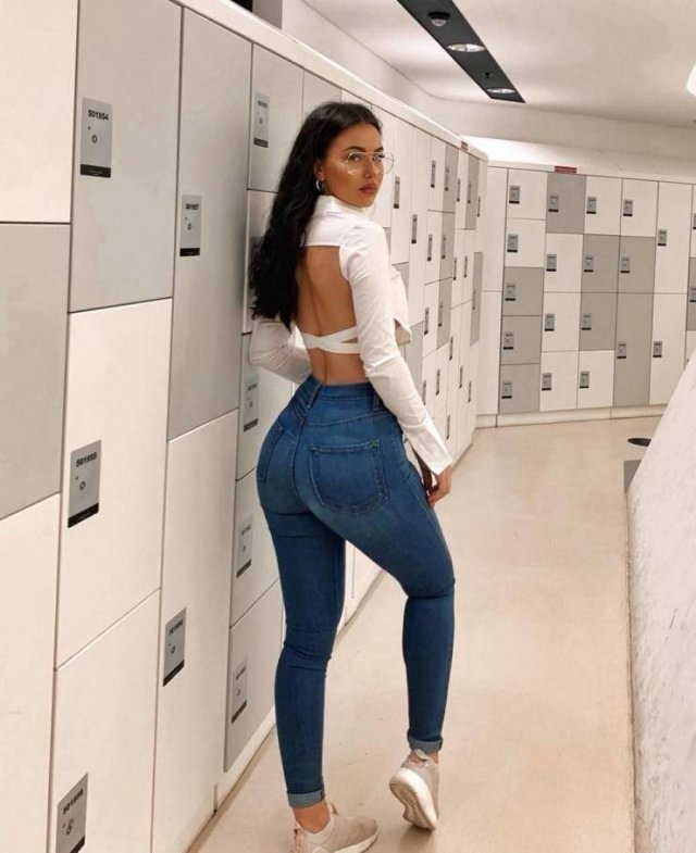 Girls In Jeans (50 pics)