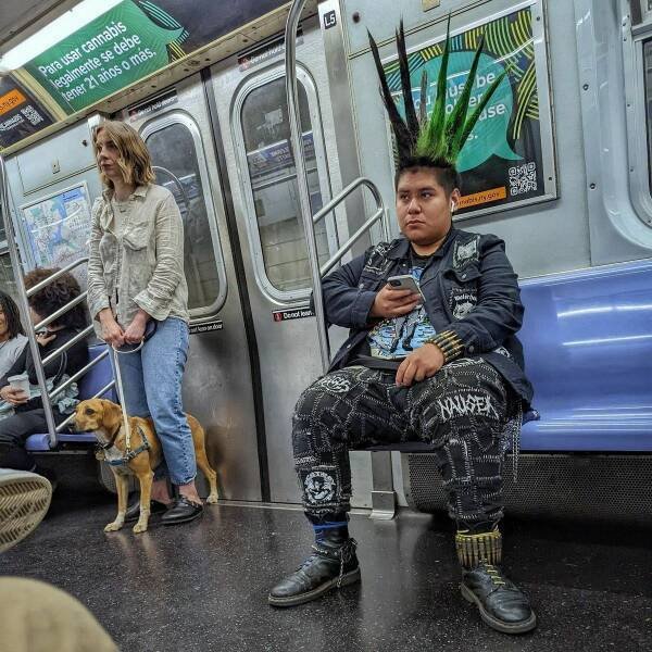 Strange People In The Subway (36 pics)