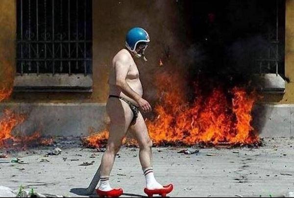 What Is Going On Here? (29 pics)