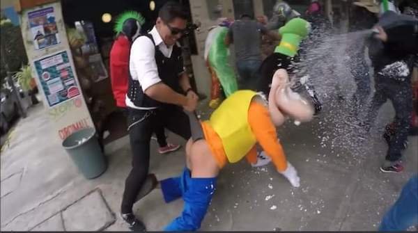 What Is Going On Here? (29 pics)