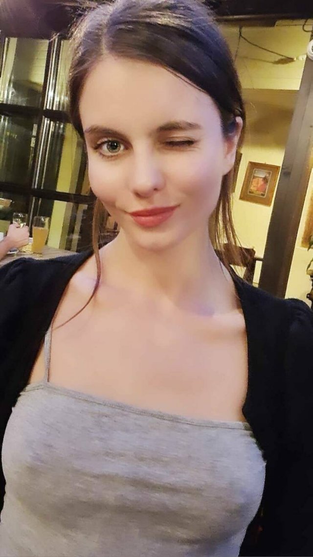 Braless Girls (45 pics)