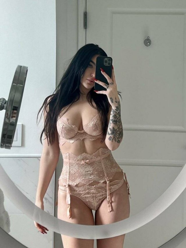 Girls In Lingerie (52 pics)