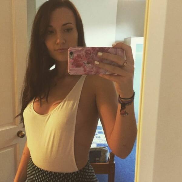 Braless Girls (45 pics)