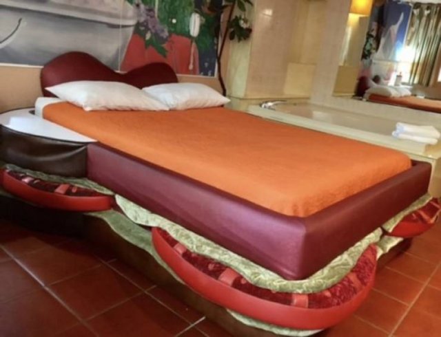 Terrible Designs And Finds (42 pics)