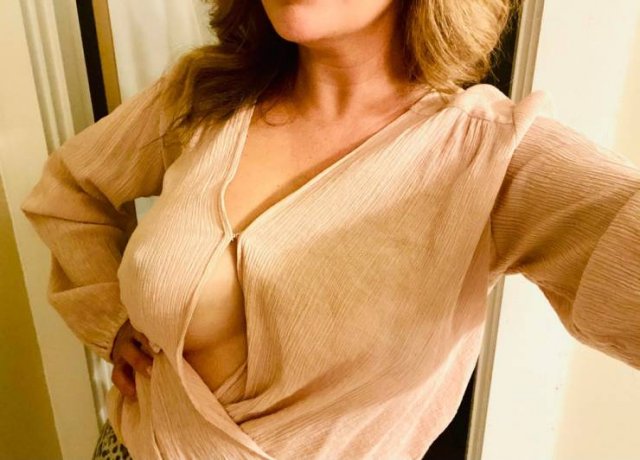 Braless Girls (50 pics)