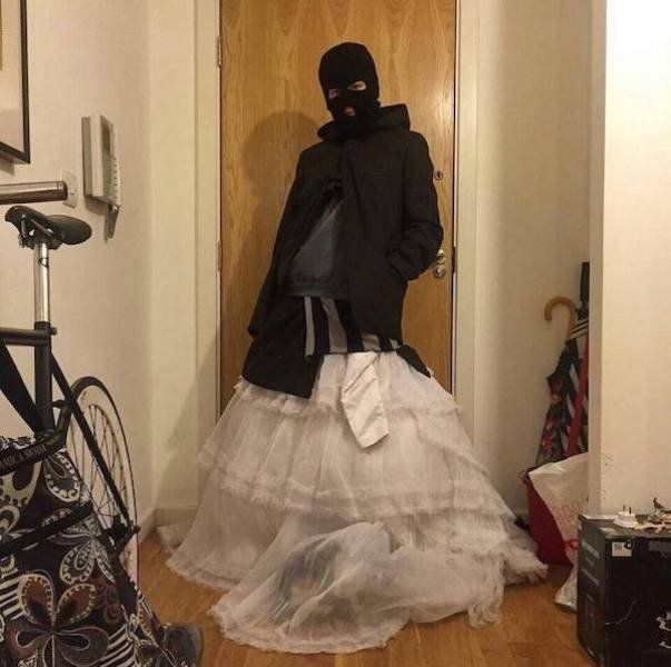 What Is Going On Here? (57 pics)