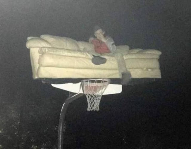 What Is Going On Here? (57 pics)