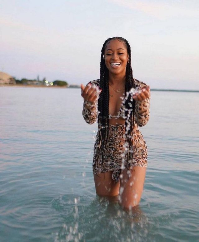 Wet Girls (49 pics)