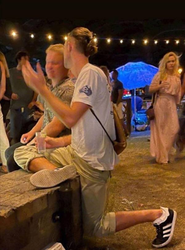 What Is Going On Here? (48 pics)