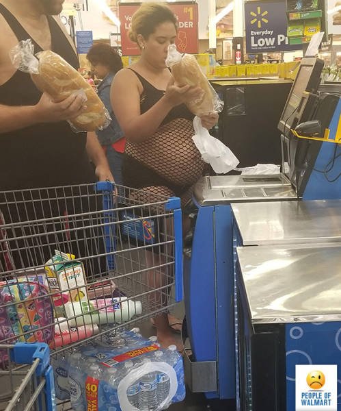 Weird People In Shops (41 pics)