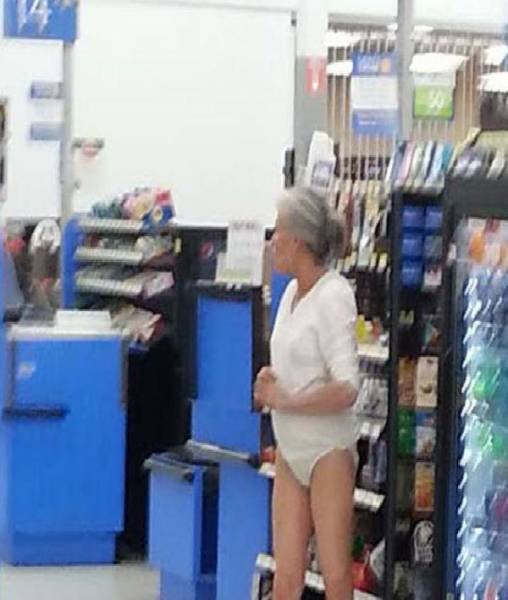 Weird People In Shops (41 pics)