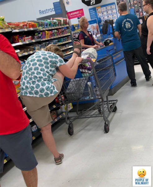 Weird People In Shops (41 pics)