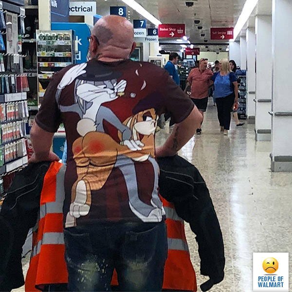 Weird People In Shops (41 pics)