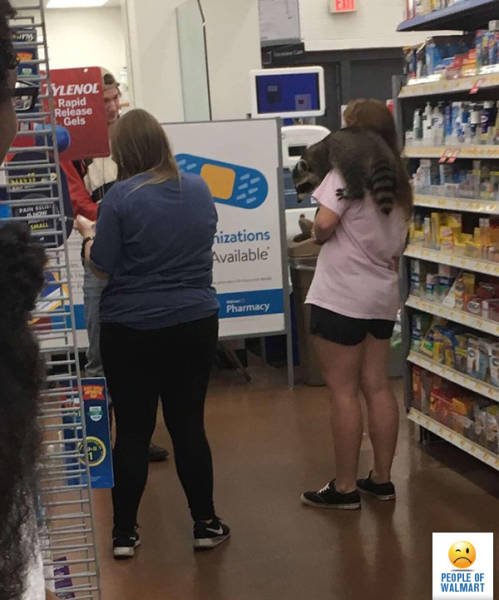 Weird People In Shops (41 pics)