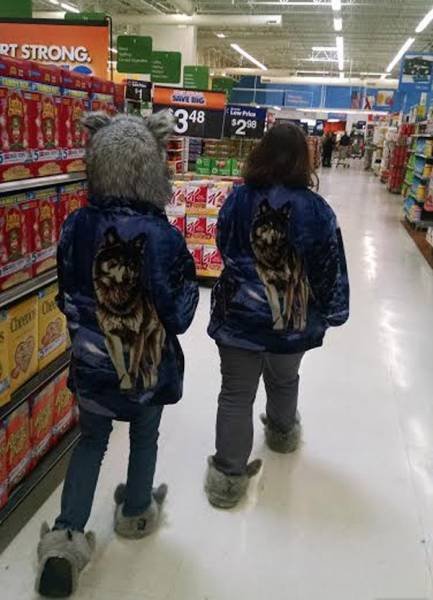 Weird People In Shops (41 pics)