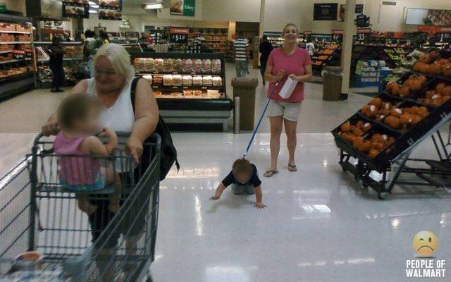 Weird People In Shops (41 pics)